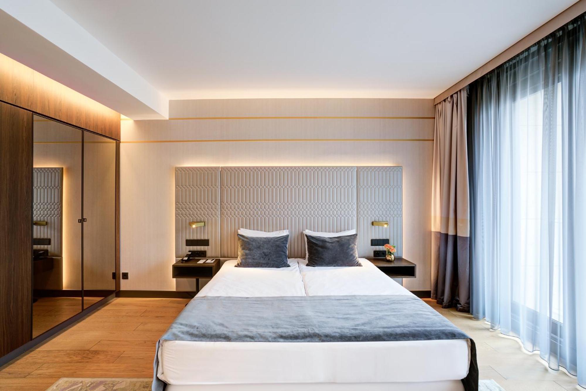 Emerald Downtown Luxury Suites By Continental Group Будапеща Екстериор снимка